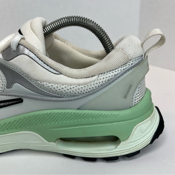 Nike Air Max Bliss Womens Sz 10M DH5128-103 White/Silver/Sage XLNT COND.! - Picture 11 of 16